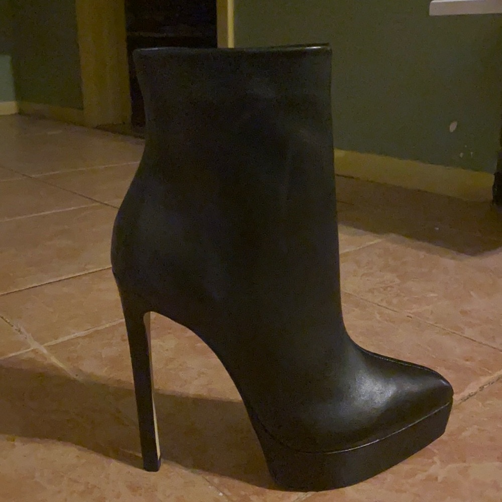Brand new Steve Madden Velina boots